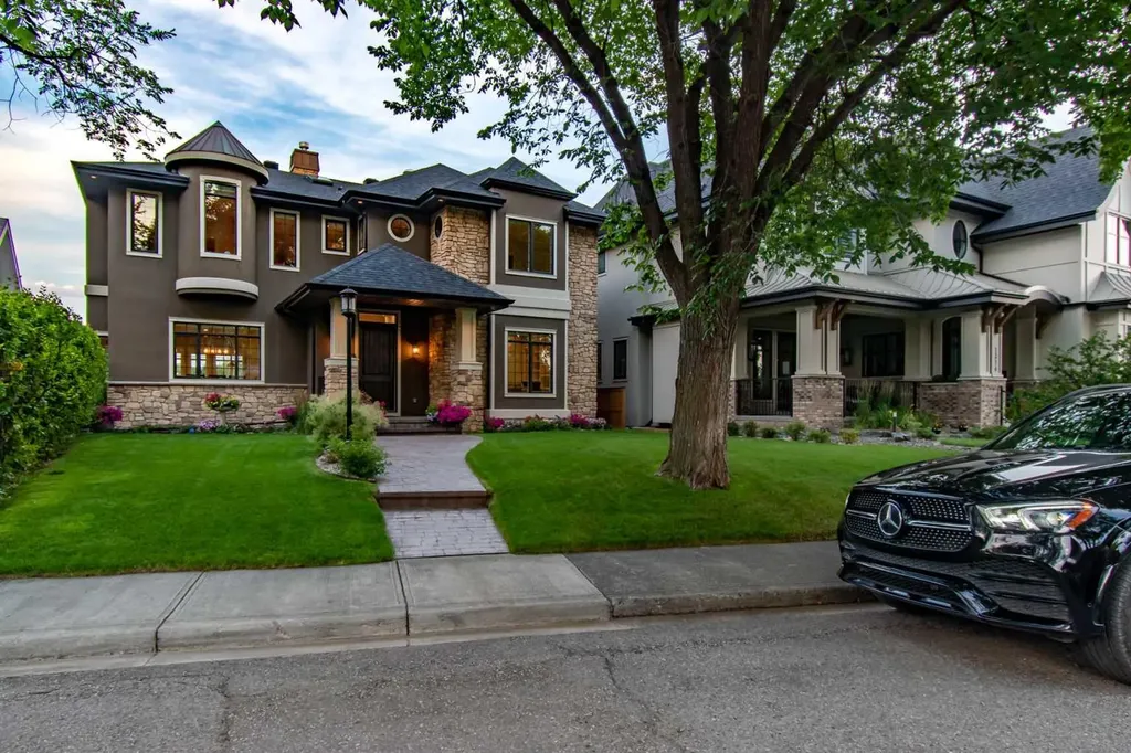 1318 Windsor Street NW Calgary AB T2N 3X1