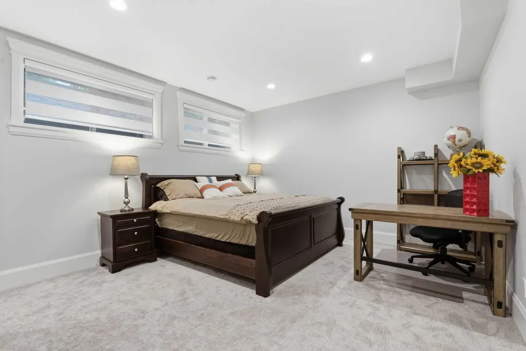 1318 Windsor Street NW Calgary AB T2N 3X1