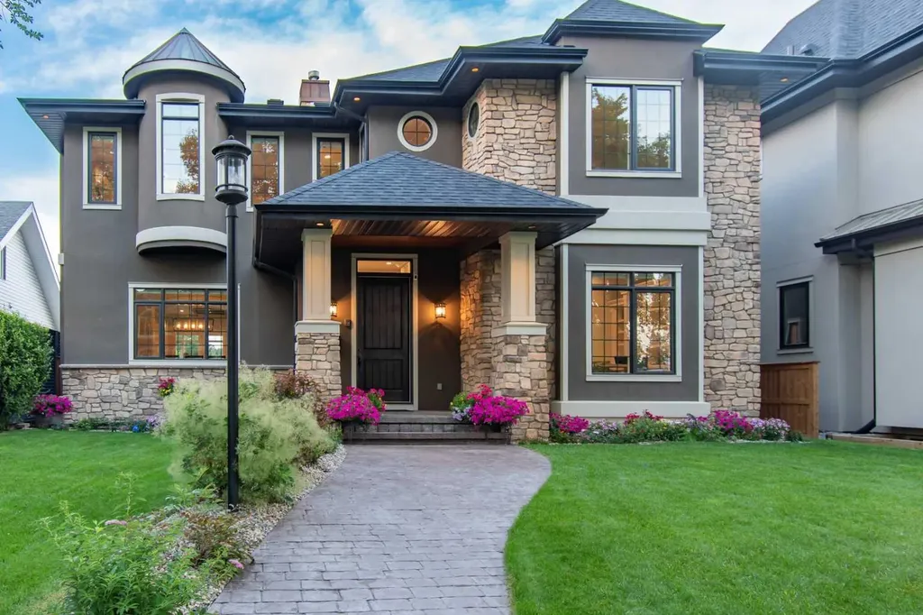 1318 Windsor Street NW Calgary AB T2N 3X1