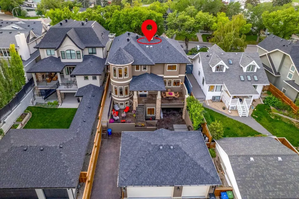 1318 Windsor Street NW Calgary AB T2N 3X1