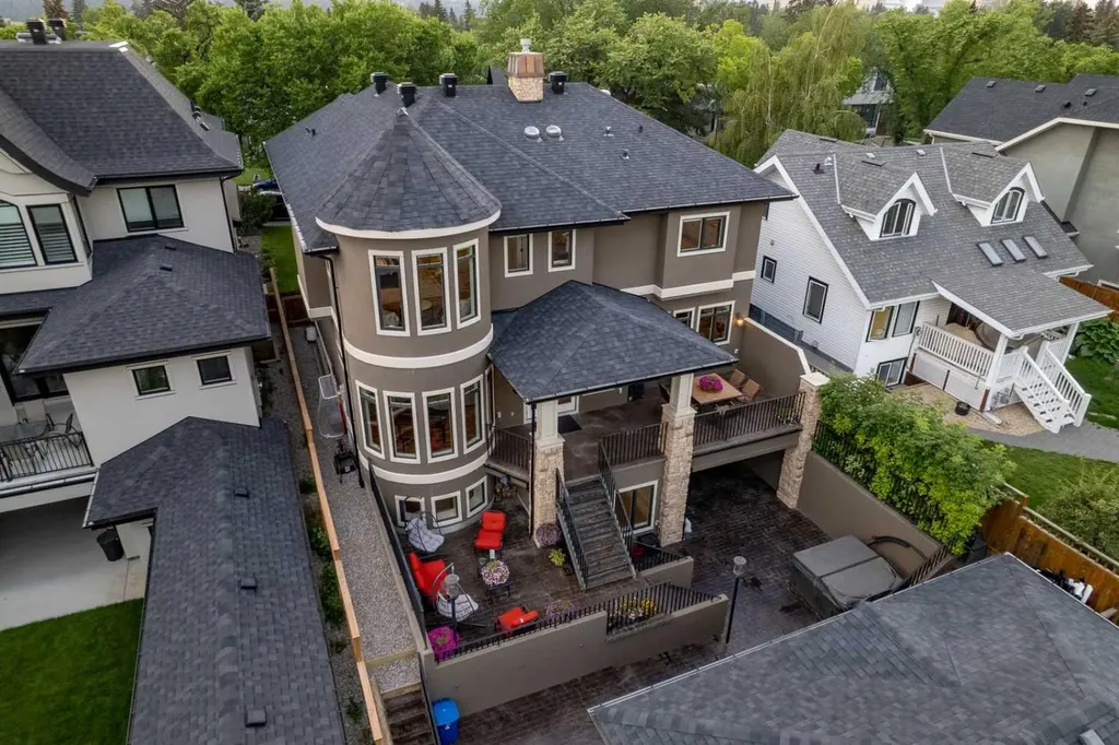 1318 Windsor Street NW Calgary AB T2N 3X1