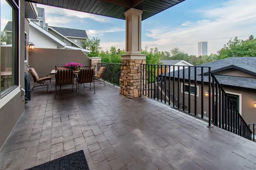 1318 Windsor Street NW Calgary AB T2N 3X1