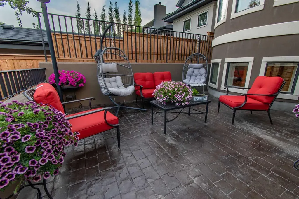 1318 Windsor Street NW Calgary AB T2N 3X1