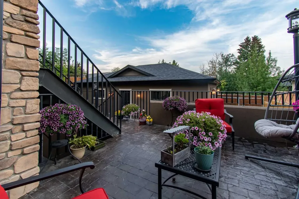 1318 Windsor Street NW Calgary AB T2N 3X1