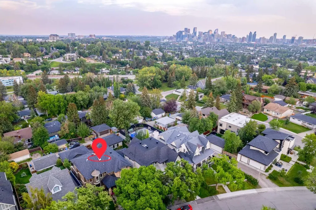 1318 Windsor Street NW Calgary AB T2N 3X1