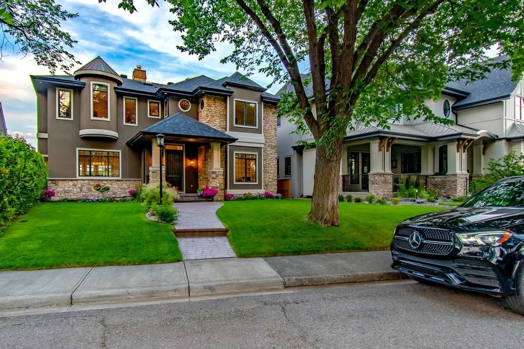 1318 Windsor Street NW Calgary AB T2N 3X1
