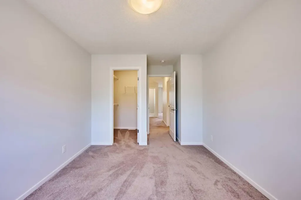 85 Yorkstone Heath SW Calgary AB T2X4S4