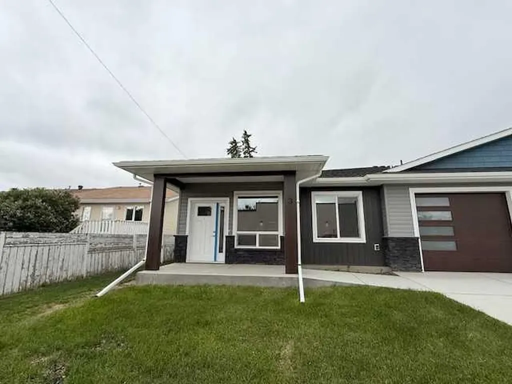 4738 49a Avenue Lacombe AB T4L 1N4