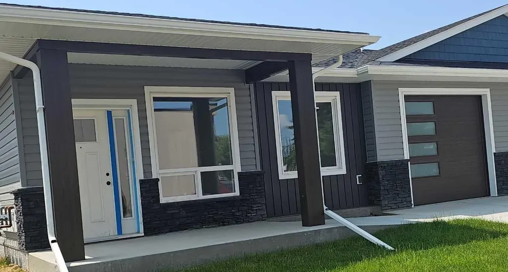 4738 49a Avenue Lacombe AB T4L 1N4