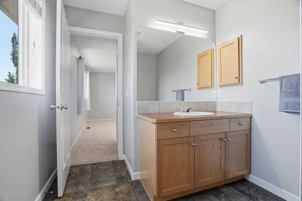 207 Sagewood Drive SW Airdrie AB T4B 3B3