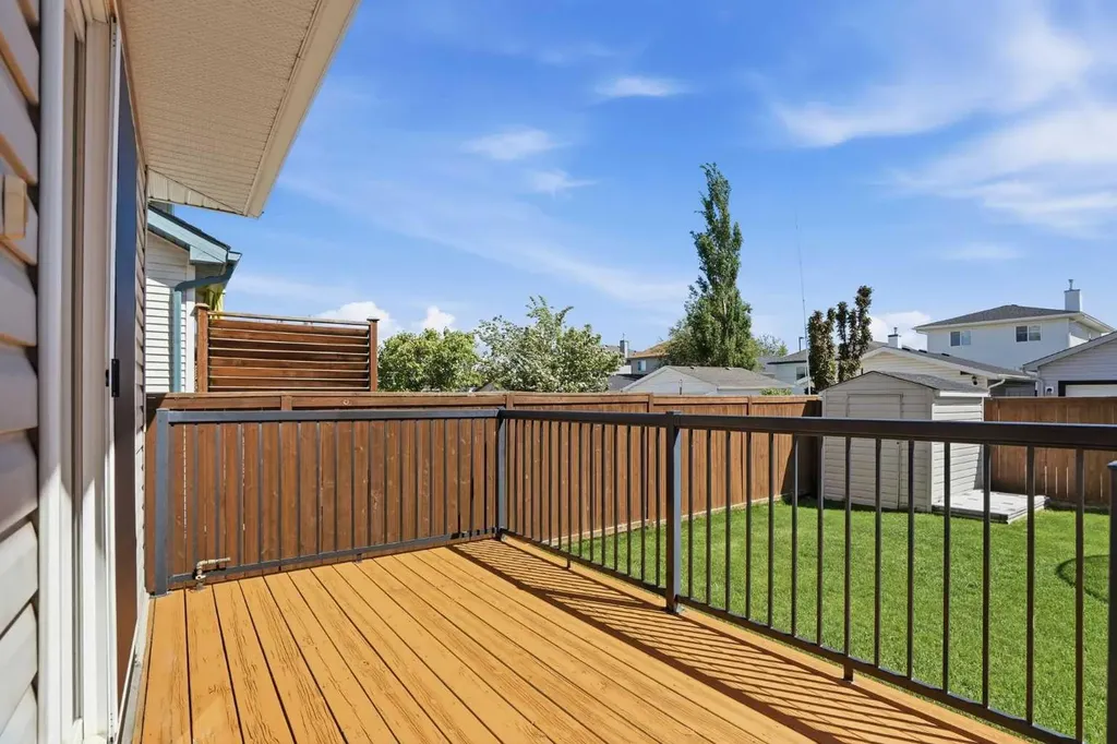 207 Sagewood Drive SW Airdrie AB T4B 3B3