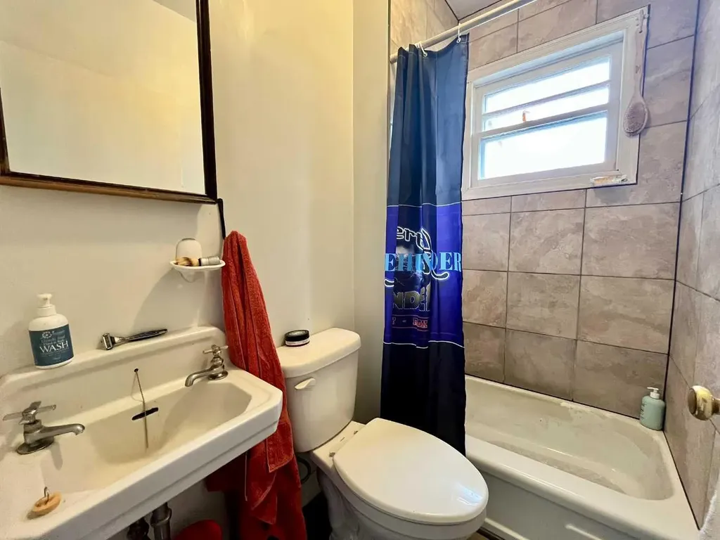 4836 51 Avenue Viking AB T0B 4N0
