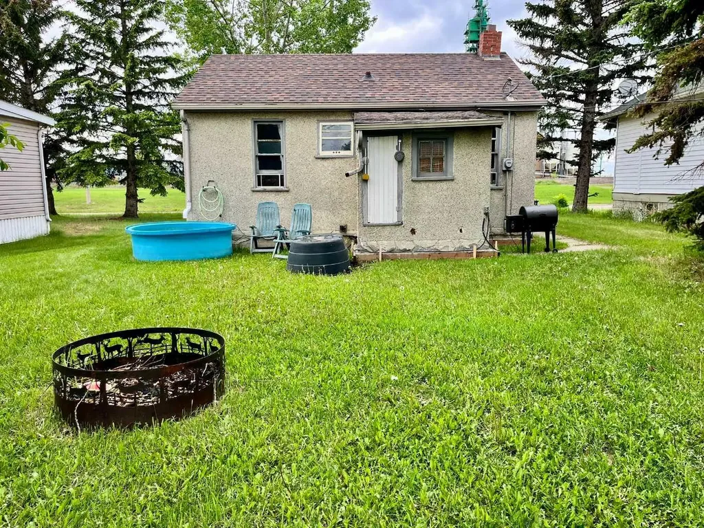 4836 51 Avenue Viking AB T0B 4N0
