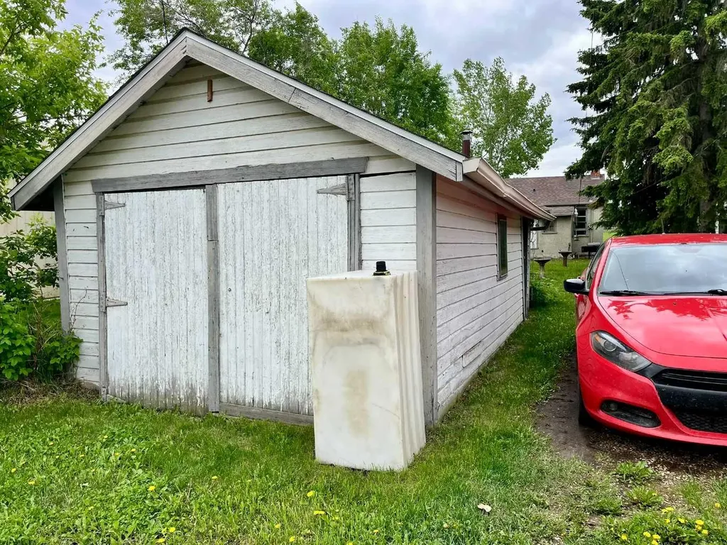 4836 51 Avenue Viking AB T0B 4N0
