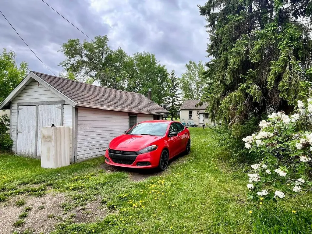 4836 51 Avenue Viking AB T0B 4N0