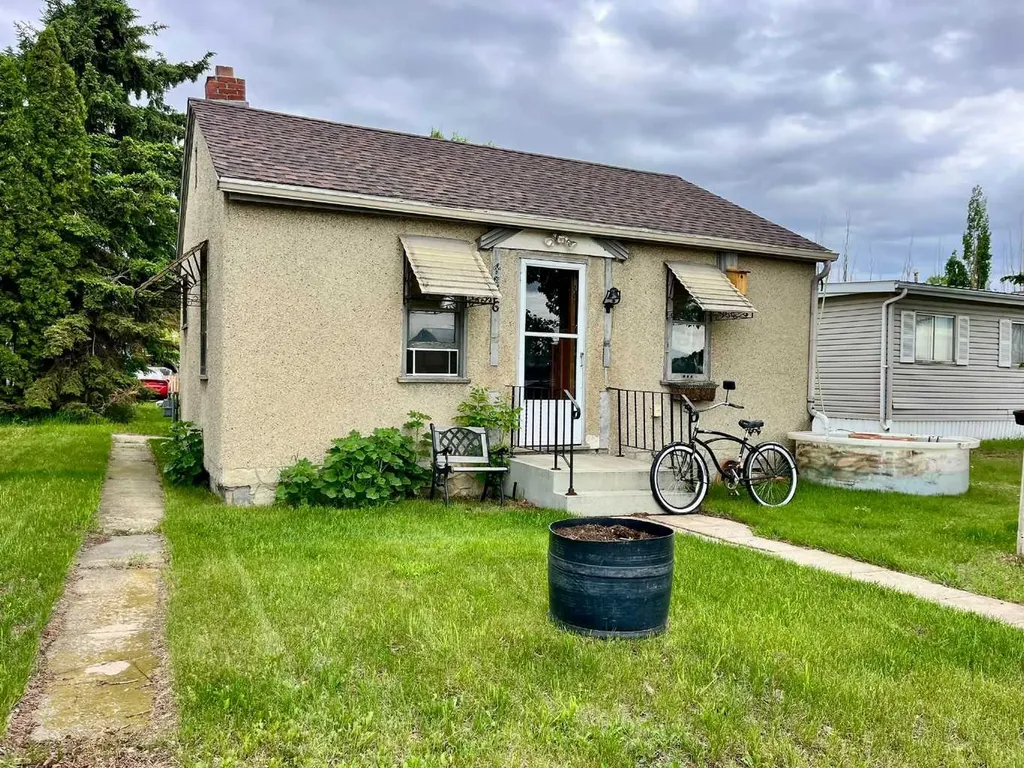 4836 51 Avenue Viking AB T0B 4N0