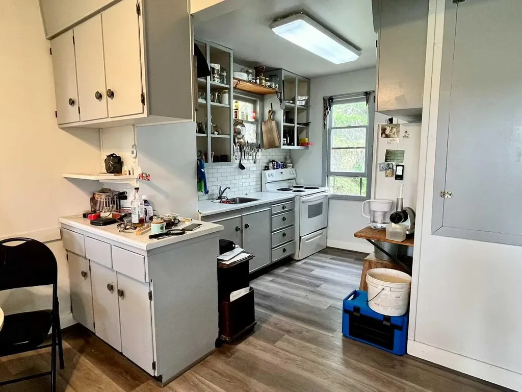 4836 51 Avenue Viking AB T0B 4N0