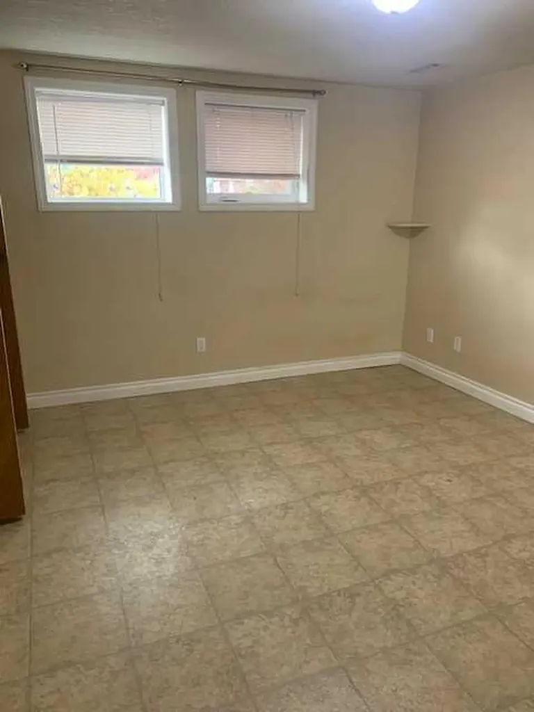 1219 Glacier Drive S Lethbridge AB t1K 3G5