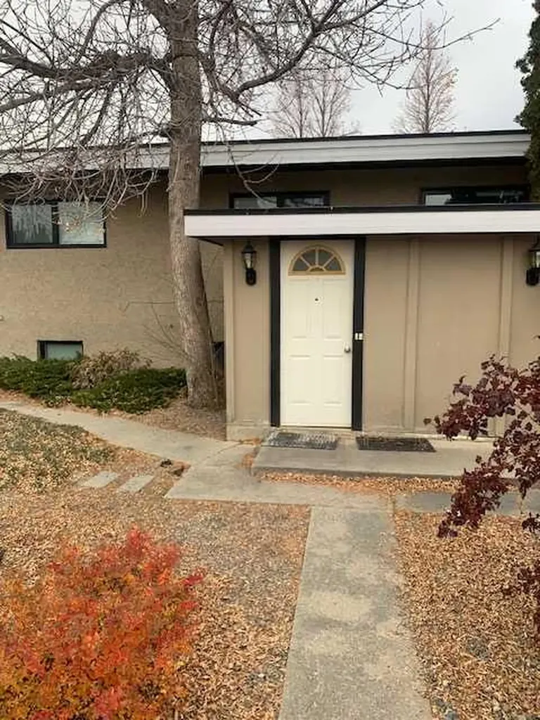 1219 Glacier Drive S Lethbridge AB t1K 3G5