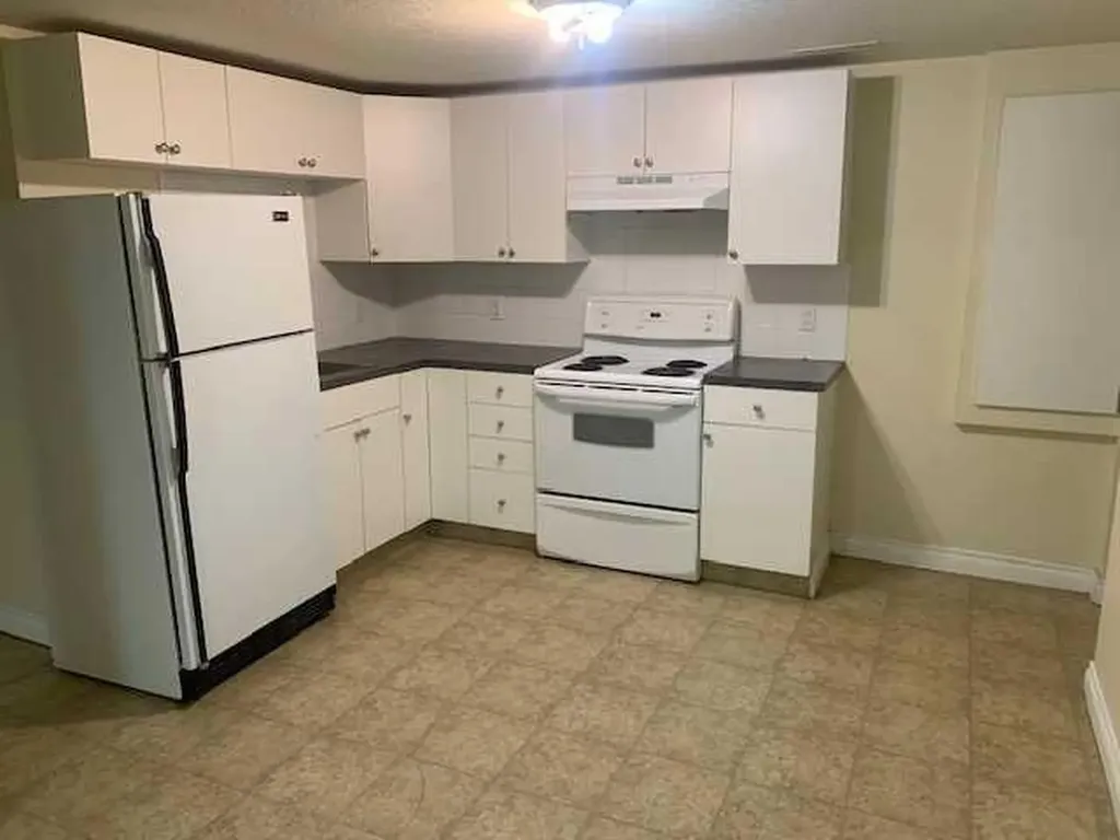1219 Glacier Drive S Lethbridge AB t1K 3G5