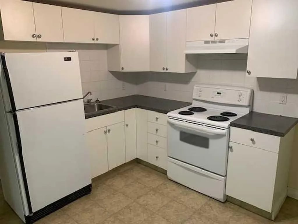 1219 Glacier Drive S Lethbridge AB t1K 3G5