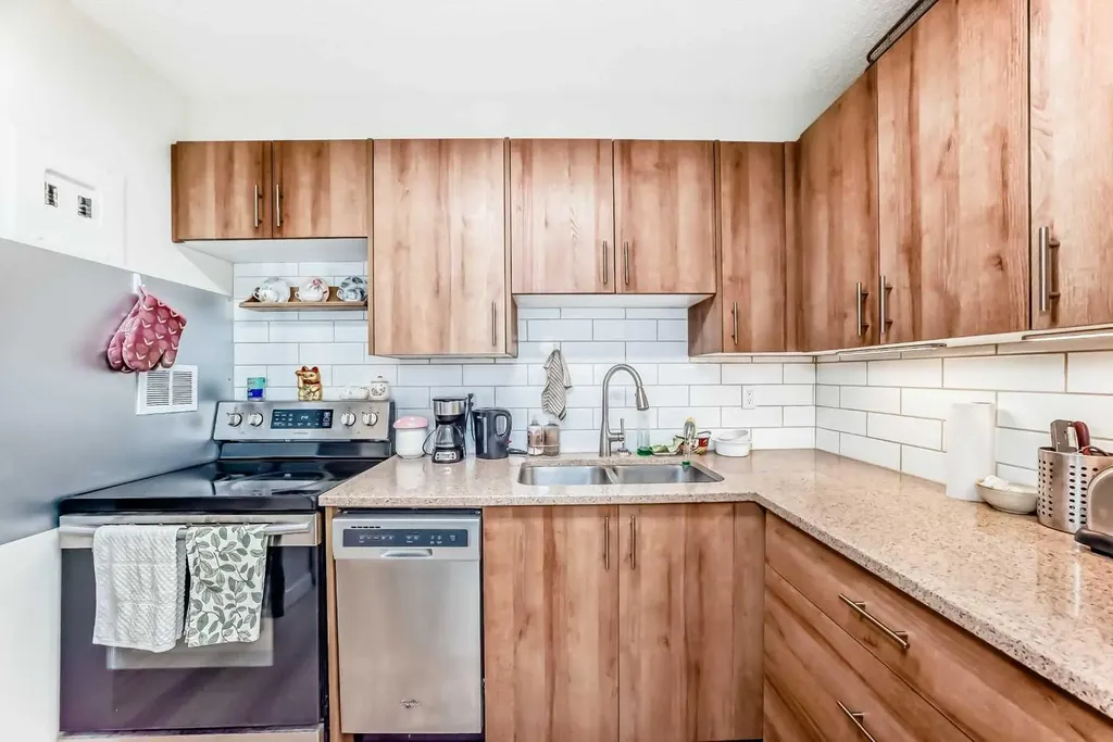 315 Southampton Drive SW Calgary AB T2W 2T6