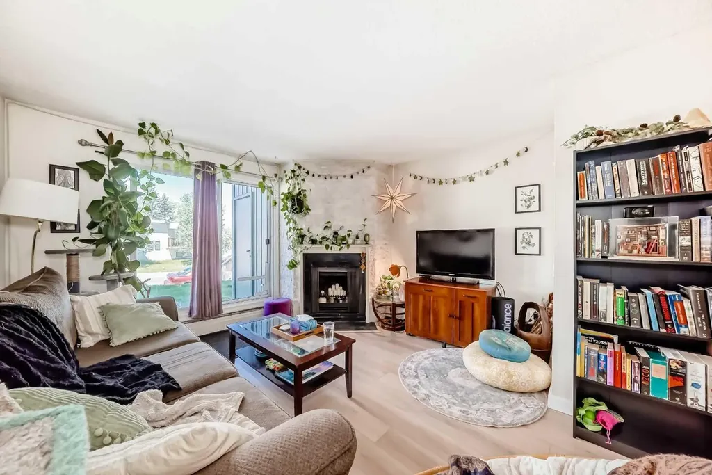 315 Southampton Drive SW Calgary AB T2W 2T6