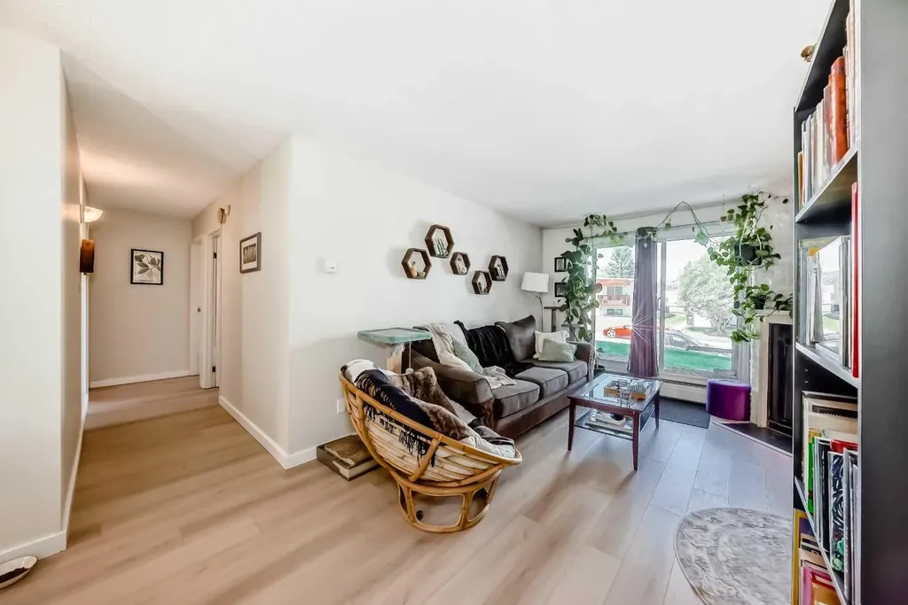 315 Southampton Drive SW Calgary AB T2W 2T6