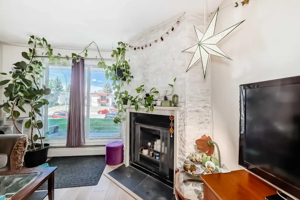 315 Southampton Drive SW Calgary AB T2W 2T6