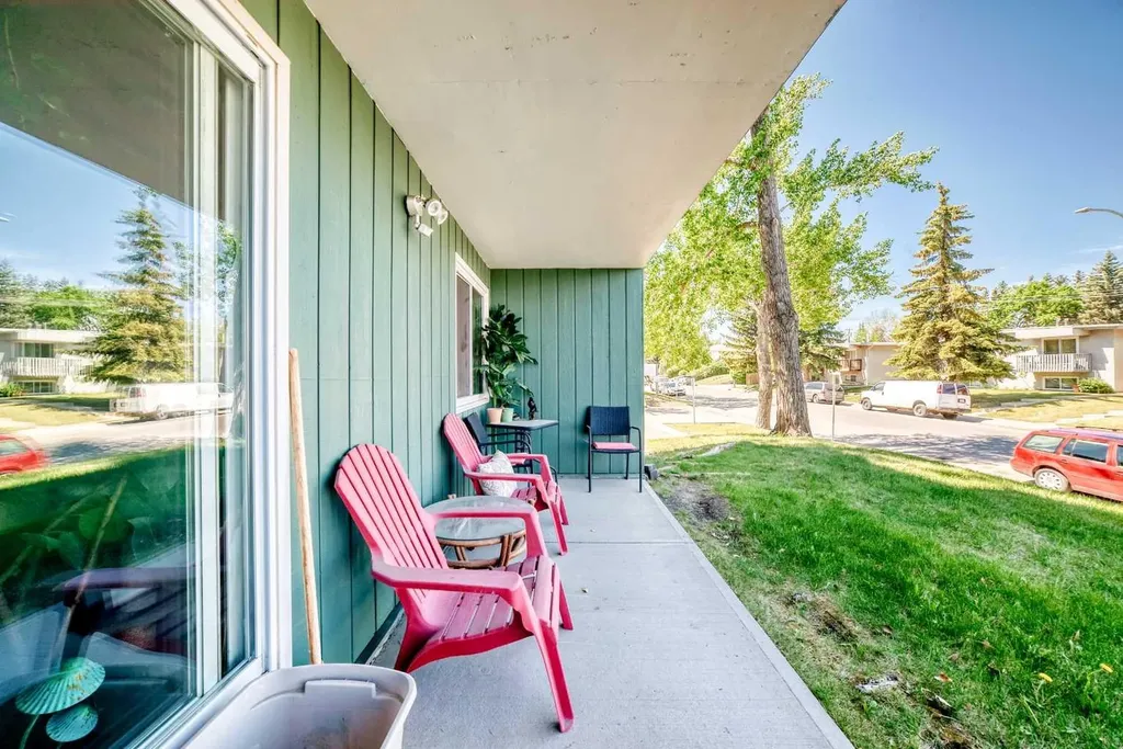 315 Southampton Drive SW Calgary AB T2W 2T6