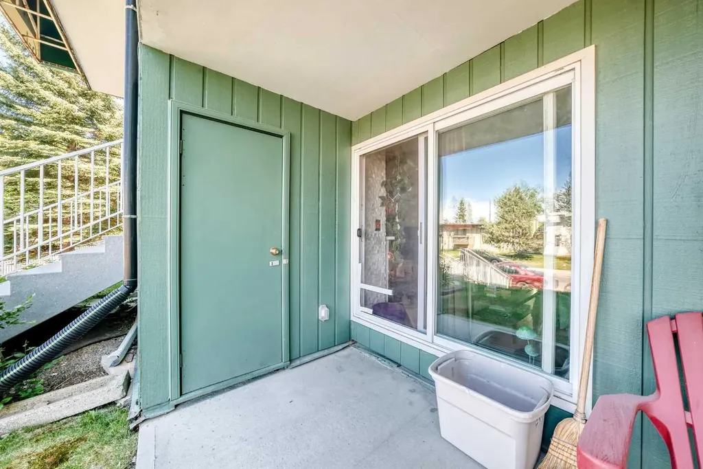 315 Southampton Drive SW Calgary AB T2W 2T6