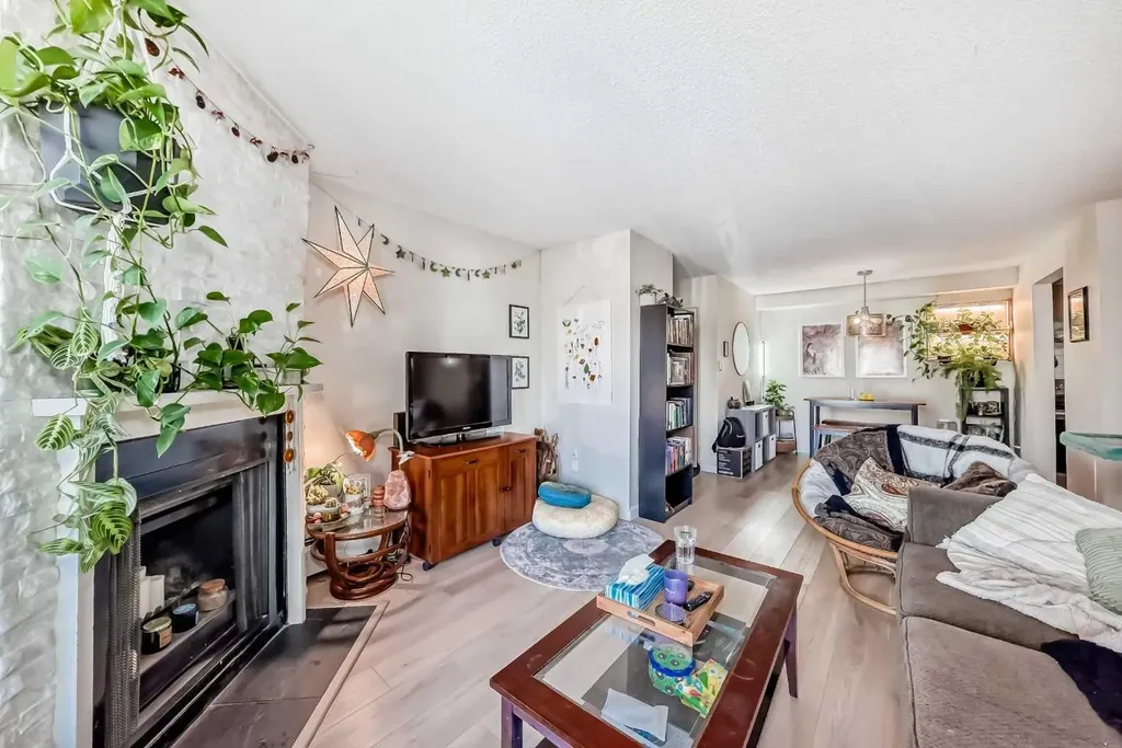 315 Southampton Drive SW Calgary AB T2W 2T6