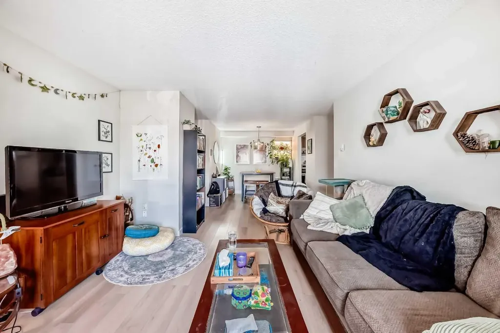 315 Southampton Drive SW Calgary AB T2W 2T6