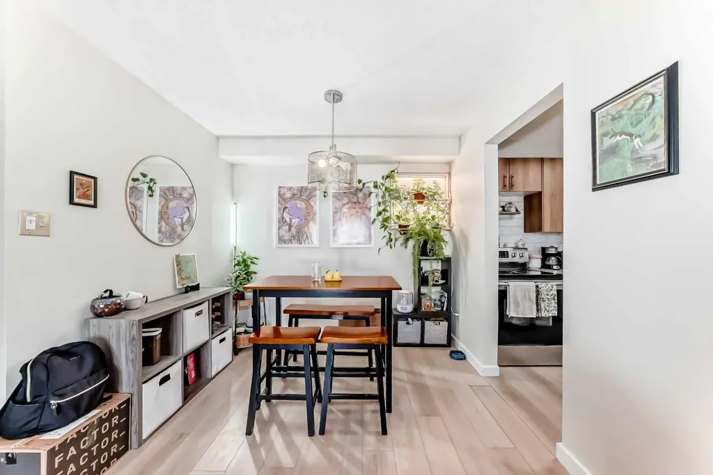 315 Southampton Drive SW Calgary AB T2W 2T6