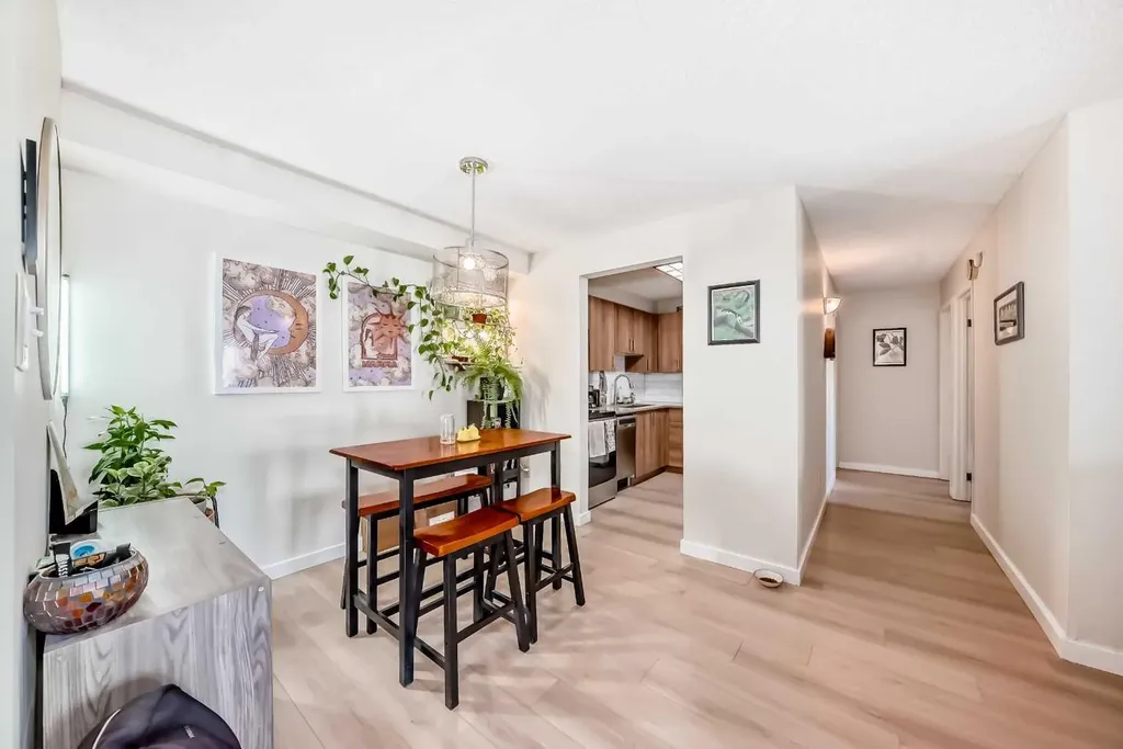 315 Southampton Drive SW Calgary AB T2W 2T6