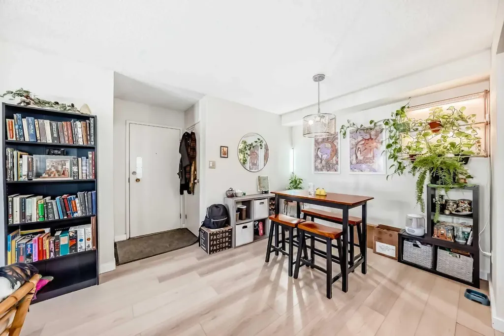 315 Southampton Drive SW Calgary AB T2W 2T6