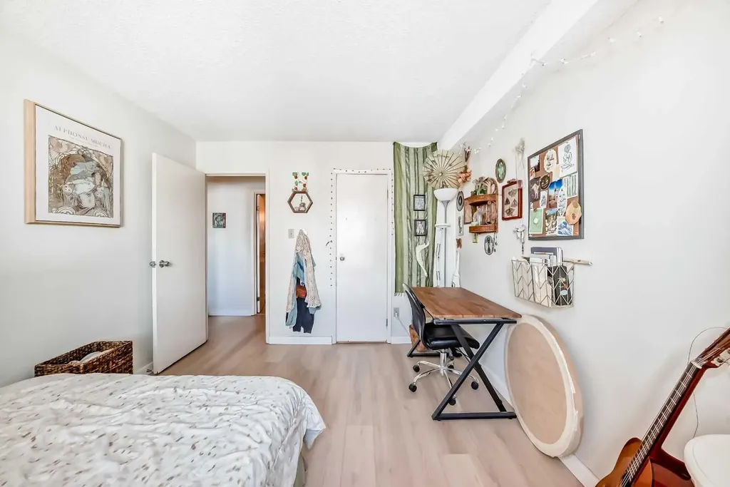 315 Southampton Drive SW Calgary AB T2W 2T6