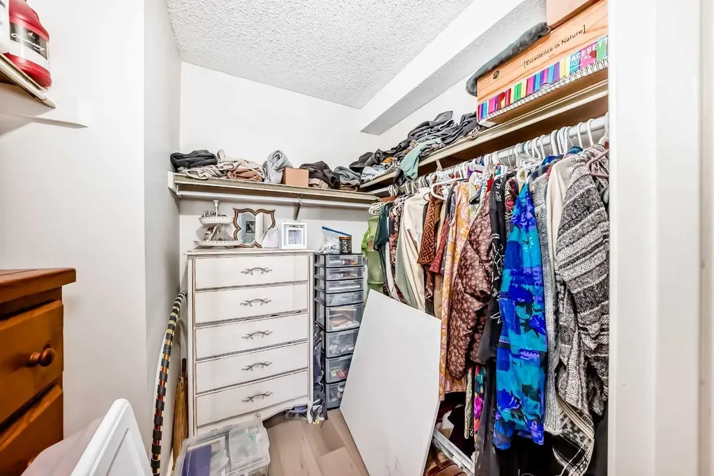 315 Southampton Drive SW Calgary AB T2W 2T6