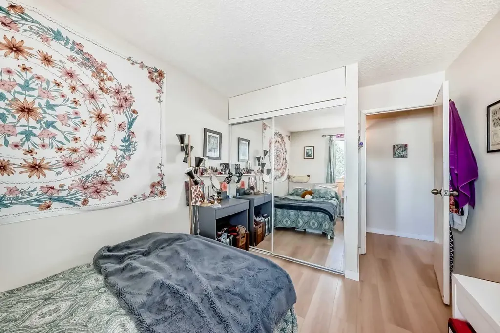 315 Southampton Drive SW Calgary AB T2W 2T6
