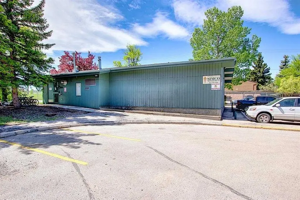 315 Southampton Drive SW Calgary AB T2W 2T6
