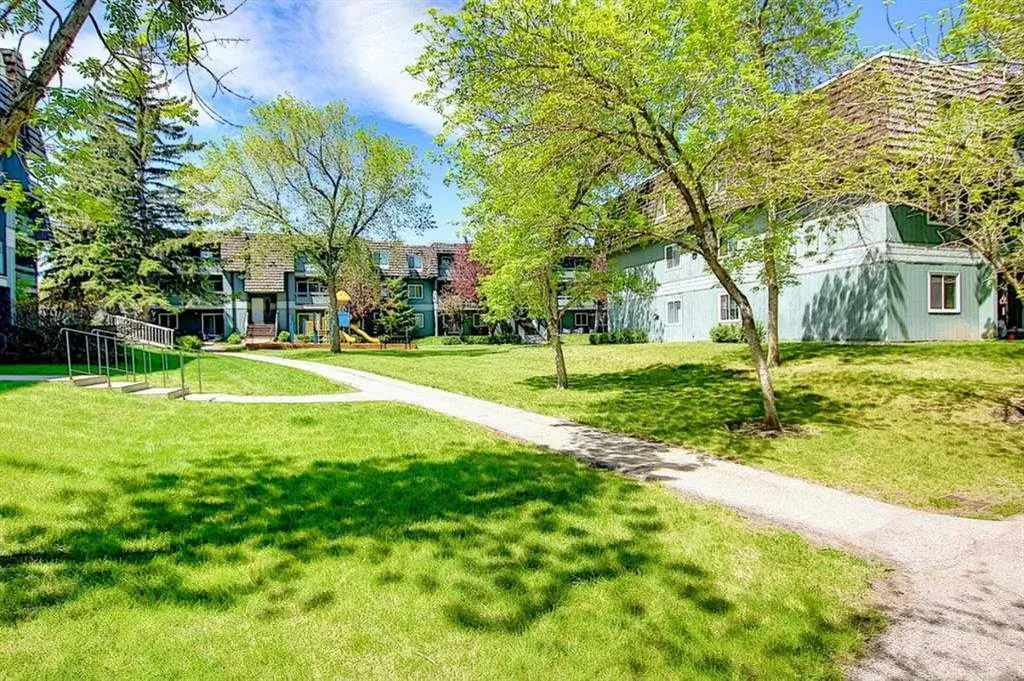 315 Southampton Drive SW Calgary AB T2W 2T6