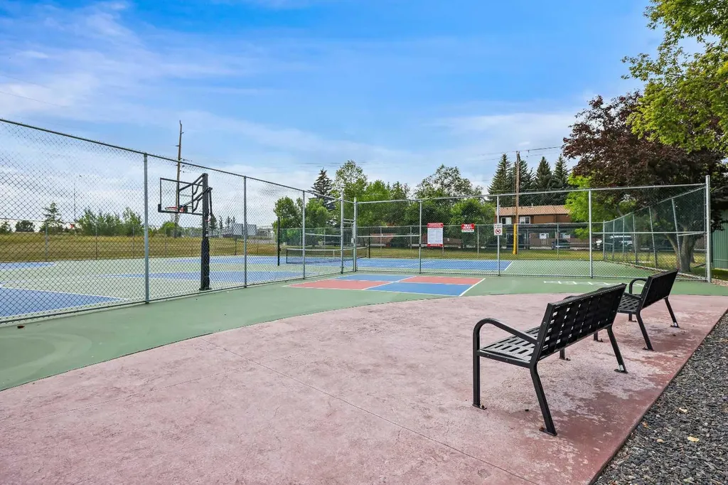 315 Southampton Drive SW Calgary AB T2W 2T6