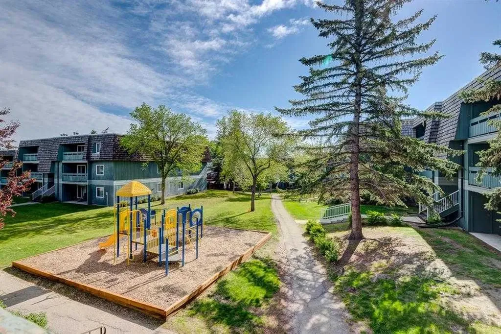 315 Southampton Drive SW Calgary AB T2W 2T6