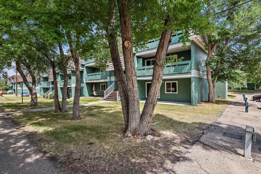 315 Southampton Drive SW Calgary AB T2W 2T6
