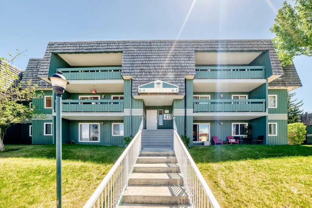 315 Southampton Drive SW Calgary AB T2W 2T6