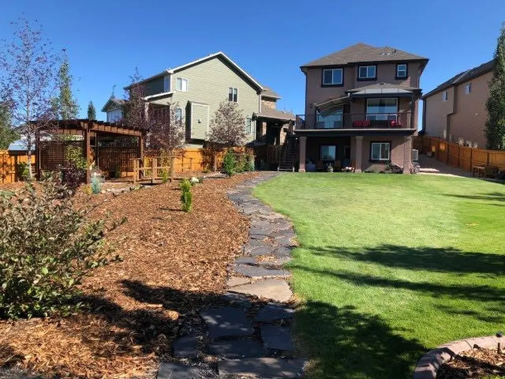 78 Cranarch View SE Calgary AB T3M2J3