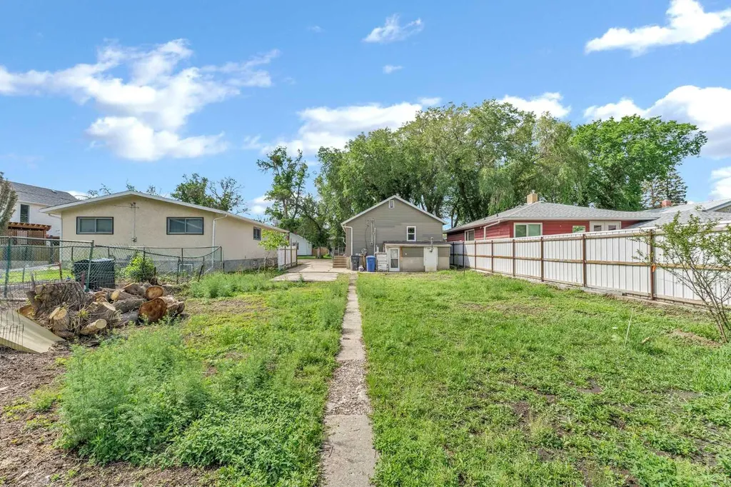 960 5 Street SE Medicine Hat AB T1A 0P4