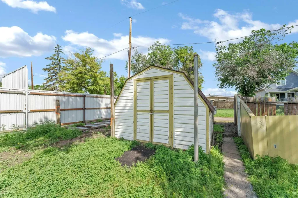 960 5 Street SE Medicine Hat AB T1A 0P4