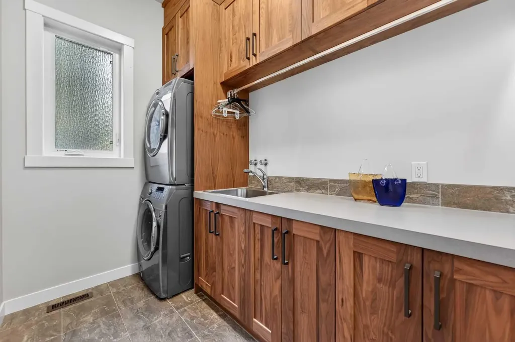38 Whispering Springs Way Heritage Pointe AB T1S 4K4