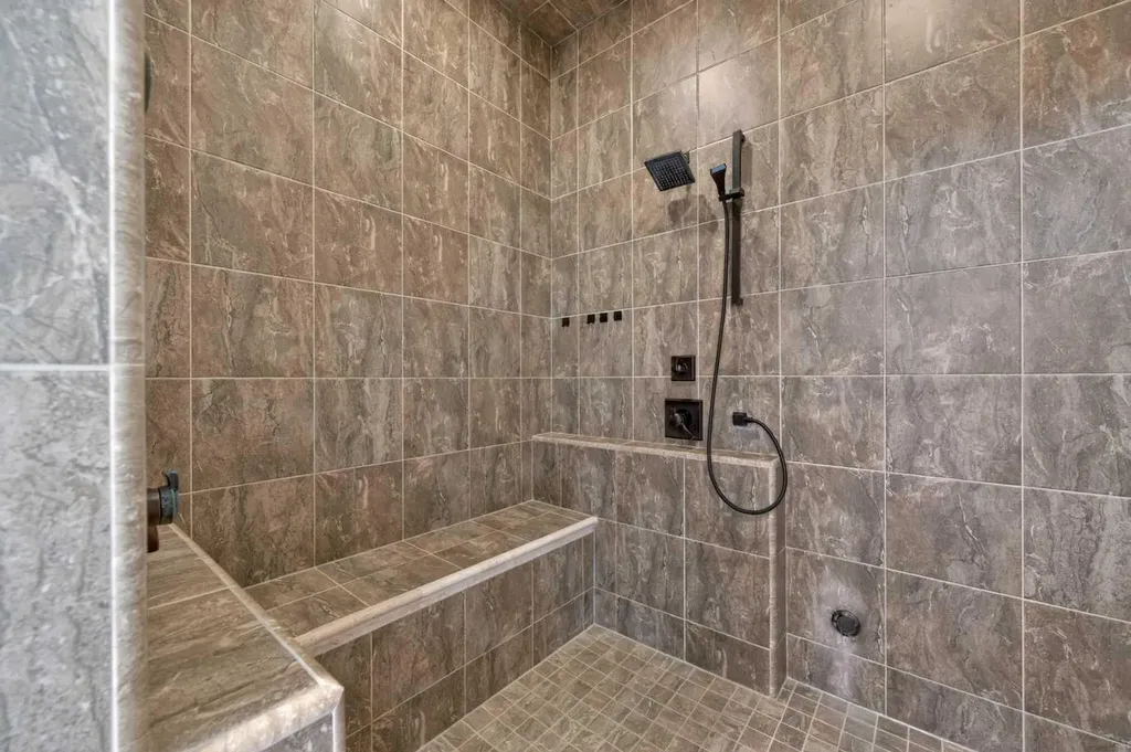 38 Whispering Springs Way Heritage Pointe AB T1S 4K4